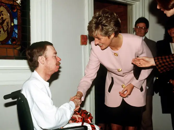  Princess Diana's Visits to AIDS Wards